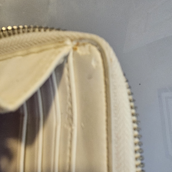 Coach Madison Leather Zip Around Accordian Style Cream Women's Wallet - Picture 10 of 11